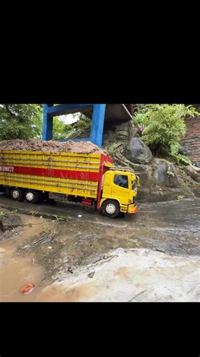 Mobil Mainan RC Truck Miniatur untuk Anak Balita