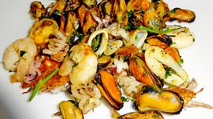 Cocktail de fruits de mer en persillade à la plancha