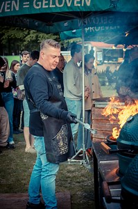 137K views · 380 reactions | 퐓퐡퐞 퐁퐞퐬퐭 퐁퐞퐞퐟 퐢퐧 퐓퐨퐰퐧 數 Robbie van 퐏퐫퐨퐞퐯퐞퐧 = 퐆퐞퐥퐨퐯퐞퐧 is niet te missen op TREK. Hij steelt de show met drie loeihete Big Green Eggs waarop hij het allerlekkerste Australische Wagyu Bavette grilt. Het resultaat, dat moet je proeven om te geloven.. Kom dat snel doen op Festival TREK!  | Festival TREK | Facebook