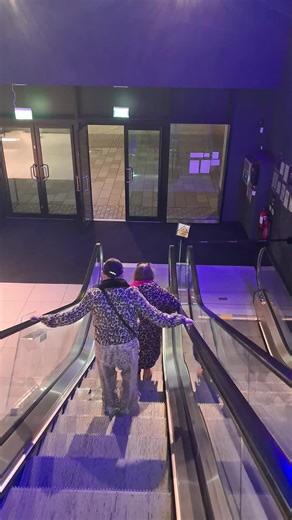 #cineworld #song #sung #blue #neil #diamond #brilliantsunscreen #pictures #fli #filmclips #best #bits #beautiful #warr #warrington #town #centre #girls #jewelry