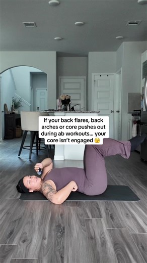 If you are just getting started, or maybe you’ve been working core for weeks, months, years. You aren’t seeing results You have ab separation You have rib flare You have the “mom pooch” from pregnancies These are non negotiables when it comes to rebuilding your core. Mom Body Rebuild 4/5, join us #coreworkout #momfitness #fitness #postpartumworkout #homeworkouts