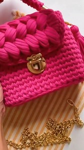 El arte del trapillo está cambiando vidas. Tú también puedes aprenderlo aunque seas principiante. Crea bolsos modernos y vendibles. Accede al curso y empieza hoy mismo. #bolsosenTrapillo #tejidoamano #emprendedorascolombia #creadoras #crochetlovers #amorporeltejido #creatividadfemenina #tejidomoderno #ideascreativas #aprendecrochet #manualidadesconamor | Needle Felting