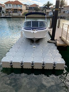 [Hot Item] Acid and Alkali Resistance Motorboat Dock Floating Pontoon