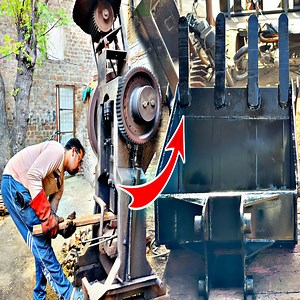 1.4M views · 12K reactions | How Excavator Bucket Teeth are Made | Mass Production of Excavator Bucket Teeth | Pakistani truck | Facebook