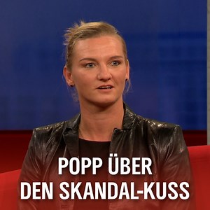 149K views · 757 reactions | "Ein Bussi auf die Wange" sei ok, hat Alexandra Popp im Gespräch mit Hinnerk gesagt. Hier noch einmal ihre Meinung in Wort und Bewegtbild: | DAS! im NDR Fernsehen | Facebook