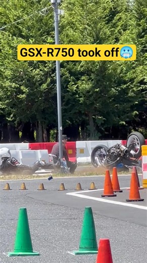 GSX-R750 Crushes! Papa51 Is Built Different... #motogymkhana #motogymkhanajapan #gsxr750