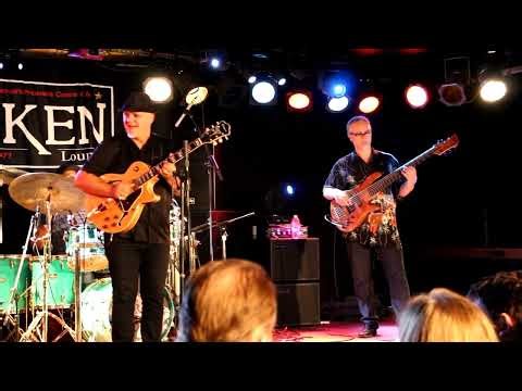 LIVE GUITAR VIRTUOSO "FRANK GAMBALE" D's LIVING ROOM FEATURING BASS VIRTUOSO MIKE POPE ON BASS