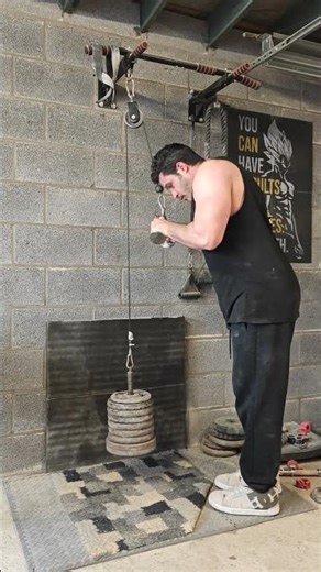 Tricep pushdown: 42.5kg x 13 (set 2/3) (post dips + bench)