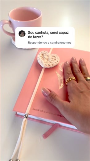 Papillon Crocheteria | Curso & Aulas de Crochê on Instagram: "A pedidos VERSÃO CANHOTA - Tutorial do Marca Página mais querido por aqui 💞 Comenta pra receber a aula completa, Fada Canhota 🧚🪄🧶 #crocheparainiciantes #crocheparacanhotas #crocheparacanhotos #tutorialcrochet #auladecroche"