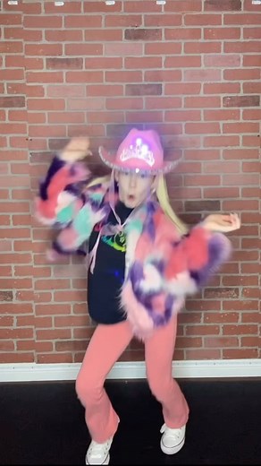 Kinley Cunningham on Instagram: "Wait for it….🎉 Tag friends in the comments you want to do this dance with! #beyou#bekind #kinleyfullout #fullout #exploremore #explorepage #fyp #greengreengrass #trending #dancechallenge #georgeezra #foryoupage #disney #xomgpop @xomgpop @itsjojosiwa @jessalynnsiwa #jessalynsiwa #jojosiwa #dancer #singer #trendingdances #dancetrends #reels #reelsinstagram #videooftheday #saturday #preppy #preppystyle #cowgirl #cowgirlhat"