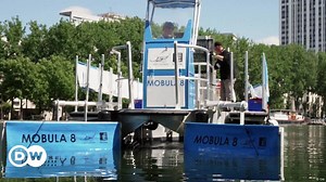 Garbage collector boat swallows plastic