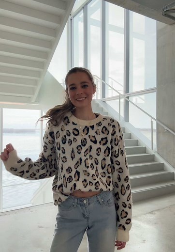 New TikTok Dance Trend 2025: Preppy Claws