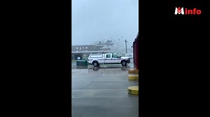 C'est une nuit de cauchemar qu'ont vécu des habitants de la Louisiane, 16 ans jour pour jour après les ravages de Katrina. Si l'ouragan Ida s'est affaibli au fil des heures, les dégâts sont importants et leur ampleur encore difficile à estimer... Il y a au moins un mort. Le récit d'Irène Candel | M6 Info