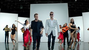 ¡Aquí está la sorpresa de la que os hablé! #DejaQueTeBese junto a mi hermano Marc Anthony. Espero que os guste http://po.st/DQTB | Alejandro Sanz