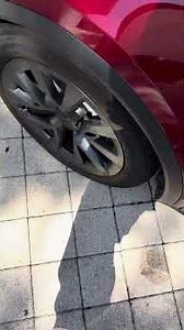 Tesla Model X windshield cracks on its own, video 2