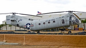 Why Is This Military Helicopter Called The Flying Banana? - SlashGear