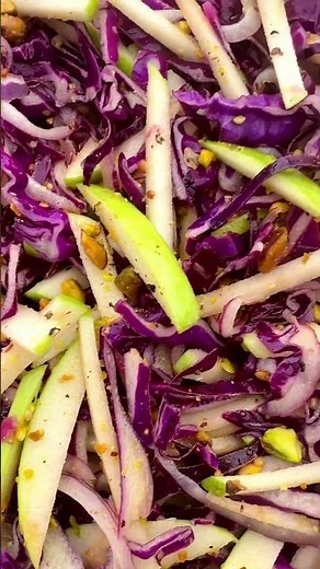 Quick & Easy Cabbage Apple Slaw #appleslaw