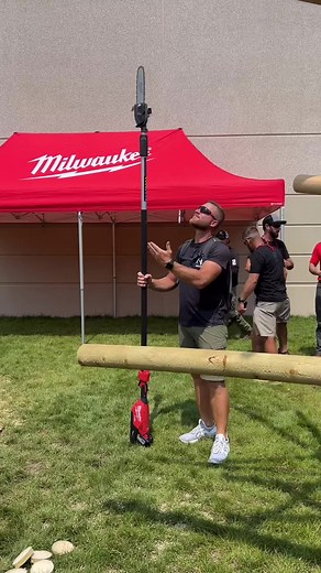 @RR Buildings showing off the new Milwaukee pole saw at the Milwaukee power tools pipeline event! #milwaukee #dewalt #construction #ryobi