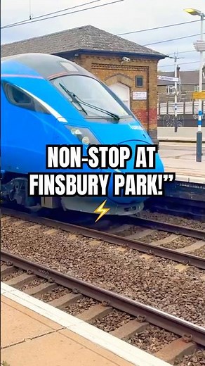 Lumo 803 Express Passing Non-Stop at Finsbury Park! 🚆