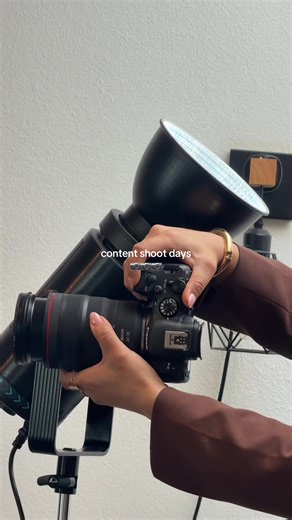 a little bts clips- so many exciting projects processing-starting with some new stylistic team shots📷🙌 #marketinggirlies #contentshoot #casualchicstyle #lifestyleaesthetic #socialmediamarketingagency