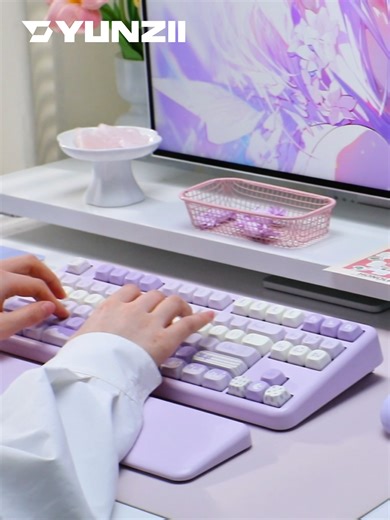 YUNZII B87 in purple is absolutely dreamy 💜✨ But the real star of the show? The sound of the keys. 🎶 Enjoy the sound test and experience the magic 😍 #yunzii#yunziib87#yunziikeyboard#customkeyboard #keyboard#cutekeyboard#aesthetic#cutetech#pcgaming#desksetup#pastel #cozysetup#asmr#typing
