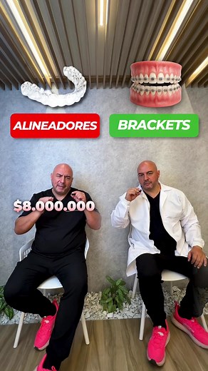 Brackets o alineadores invisibles: cuando dos personas comparan sus tratamientos... y uno se arrepiente 😅 Este video es LA conversación real entre alguien que eligió alineadores y alguien que eligió brackets. Los resultados hablan solos. Uno pagó 8 millones y terminó en 18 meses (le prometieron 8). El otro pagó 90 mil mensuales y terminó EXACTO en 14 meses, como le dijeron. La diferencia no es solo de precio. Es de confiabilidad. Con alineadores, tu tratamiento depende 100% de tu disciplina. ¿S