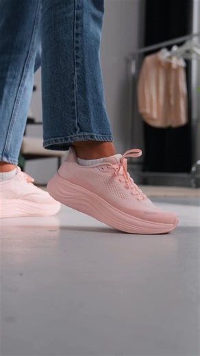 Die wohl bequemsten Sneaker der Welt. Gehe wie auf Wolken mit den neuen Pammys Step In 2.0 Sneakern 🔥 ✅ 12 Stunden Tragekomfort ✅ Wie Wolken unter deinen Füßen ✅ 700.000 zufriedene Kunden ✅ In Deutschland designed ✅ Federleicht, dank EVA-Sohle 👉 Schnell shoppen, bevor deine Größe wieder weg ist. | Pammys