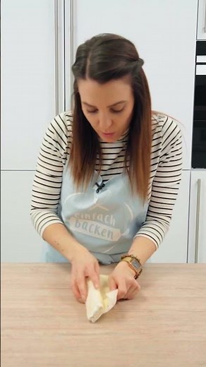 Würstchen im Schlafrock 🌭| Rezept mit Blätterteig | Party-Snack | Einfach Backen