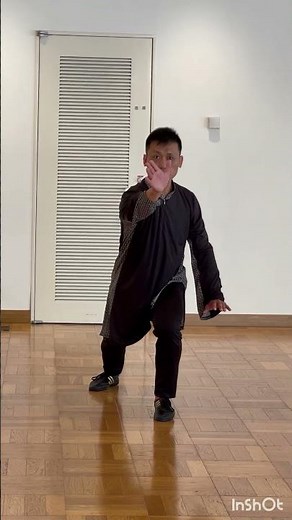 太極拳の勁力が流れるようにする訓練を日々行っています。足腰の強化はもちろん、技術の向上にも大いに役立っています。#勁力 #張紹偉