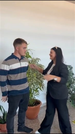 🤗 Mulțumim Adiel pentru prezența ta la evenimentul ”Ziua Absolventului”! Adiel este absolvent al specializării Horticultură, promoția 2025 și a revenit în fața studenților, după câteva luni de la absolvire ca și ”Absolvent de Succes”! 🍀Ideea principală a discursului lui Adiel a fost că ”Pentru a reuși, trebuie să fi onest”! Adiel este Manager al Sere Flori Domsa - firma producere flori de sezon, afacere construită de părinții lui! 🍀Mult succes Adiel, în toate proiectele tale! 🍀Învățăm Împreu