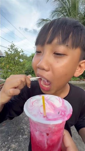 Ly kem tươi và ba cây kẹo mút 🍭#shorts