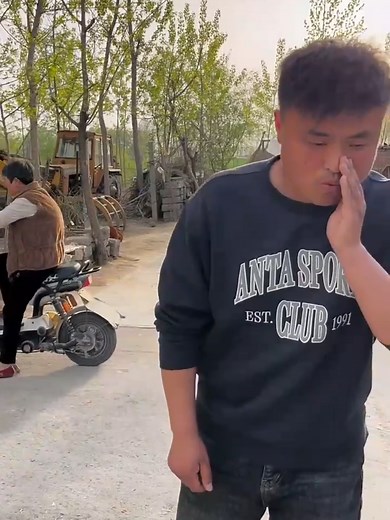 Real Animal Sounds from a Human 😂 #prankwithdogs #funnyanimals #dogsoftiktok #funnydonkey