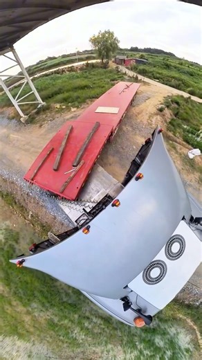 Look at the perspective behind. #logistics #automobile #cargoconnect #ship #trucker #truck