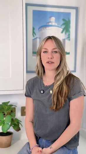 FAT LOSS SERIES, EPISODE 2: How to calculate your TDEE 🧮 CAVEATS: 1. BMR: BMR equations and calculators are great INDICATORS but you don’t need to be quite so specific! If it spits out a very random number (it will), just round it up or down and go on a ballpark number or range. Don’t sweat the small stuff. 2. NEAT: How many calories you burn a day via steps will vary depending not just on the step count, but also your mass (total body weight), the terrain (uphill or downhill), your pace (fast 