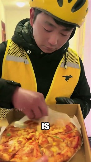 How One Missing Slice Turned A Delivery Driver Into A Crime Scene Investigator… 🍕🔍