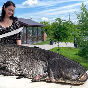 How do you like this size? Somehow I found the fish of the desired recipe, since today I will cook 2 recipes from it at once. The first course is a delicious soup according to old recipes, for which we need a stronger drink and a burning log, we can’t do without them! A tender casserole baked in the oven is the main dish that all my loved ones love very much! I hope you and your family enjoy these delicious dishes! Bon appetit everyone and see you in the next video! My facebook page: https://www