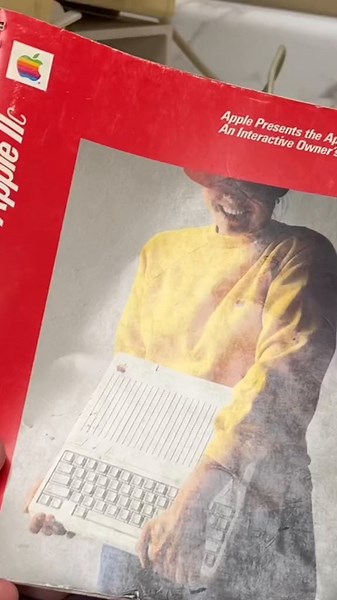 38 Year Throwback: Unboxing the Sixth Apple Computer Ever Created!