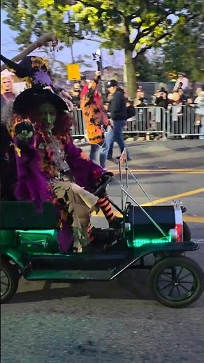 Borah the Witch of Salem, Voice actor of Thackery Binx Jason Marsden and Larry Bagby (ice)