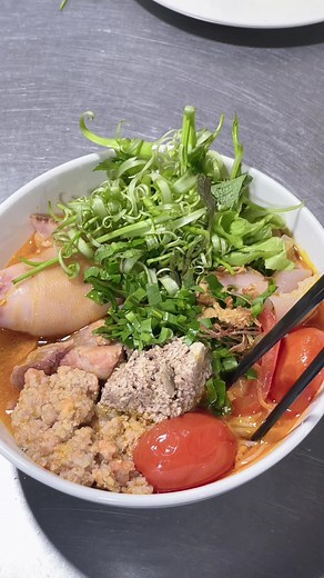 Bún riêu cua giò heo chuẩn vị tại nhà