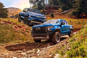 Comparing the Chevrolet Silverado EV with Its Gas-Powered Sibling