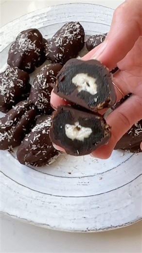 11K views · 85 reactions | These date Mounds Bars are made with only 5 simple, real food ingredients and taste even better than an actual Mounds Bar. They’re vegan, super easy to make and will definitely satisfy your candy craving! | Eating Bird Food | Facebook