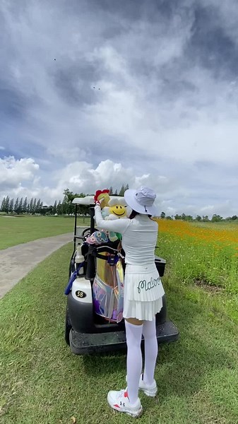 เวลามีเท่ากันทุกคน แล้วแต่เวลาที่มีนั้น จะให้กับใคร #ทริปนี้ที่รอคอย #ผูัหญิงต้องสู้✌️😊❤️😊 #สนามกอล์ฟ⛳ #เจ้านาย #แค็ดดี้สนามกอล์ฟ⛳ #🤍🌻