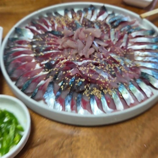통영 두미도 아침겸점심. 고등어. 청어. 전갱이 먹자 드가즈아.