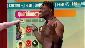 A BRINCADEIRA COMEÇOU! 🔥 Logo após sair o resultado do primeiro Queridômetro do BBB 23, os brothers refletiram sobre os emojis que apareceram no telão! E parece que alguns participantes não gostaram nem um pouco do que receberam. 👀 Vem ver o papo completo e muito mais sobre #BBB23: http://glo.bo/3jqWVXZ #RedeBBB | BBB