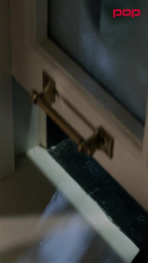 [SAM DOMA 5] Danes ob 20.00 si oglejte zadnji film iz serije Sam doma. 👀 Finn Baxter se s družino preseli v novo hišo v Mainu. Ko Finn verjame, da hišo preganja duh, nastavi pasti, a starša ostaneta na drugi strani mesta, zato sta on in sestra sami doma. Medtem poskušajo hišo oropati trije vlomilci. 💁‍♀️🏠 #POPTV #SamDoma | POP TV