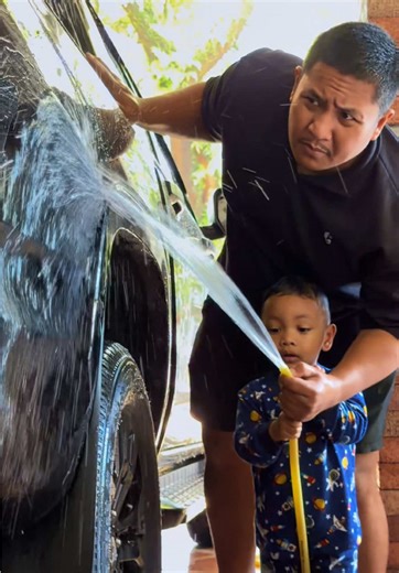 Moses Naik Boom Boom dan Kegiatan Sehari-hari