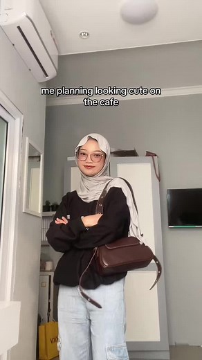 maturing is realizing that it's better to look goofy with a backpack than literally ruin your back with a totebag☹️