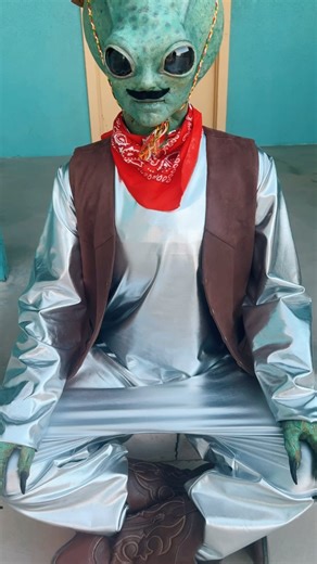 Imaginerick Studio on Instagram: "I was hired to create a classic Gray Alien for music video very short window of production , had to develop the concept very quickly. So had to use a universal base alien from @dyadmufx . Which had the look of the concept.Most of time I sculpt very piece in house which makes it unique and original. However this piece worked well. They wanted MIB, Star Trek aliens vibe . Want to give a shout out to @novarockafeller and Tom McDonald for trusting my artistic eye.Th