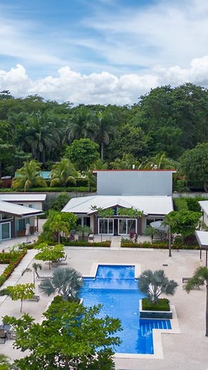 Located within the exclusive gated community of The Point at Playa Avellanas, this villa captures the essence of contemporary tropical living, where surf, sun, and design meet just steps from one of Costa Rica’s most iconic beaches in Guanacaste, in the country’s northern pacific region. Surf, Sun & Style The Point 18 Villa $500,000 This property is represented by Agent & Luxury Specialist Mitzam Fontiveros mitzam.fontiveros@theagencyre.com 506 4001-4398 . . . . #LXMA #LXPR13880 #Luxury #CostaRi