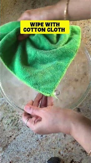How to Clean your microwave easily with just vinegar and water! 🧼 #cleaning #hacks #diy #shorts